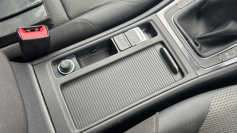 Volkswagen Golf 1.6 TDI SE [Nav] 5dr Diesel Hatchback